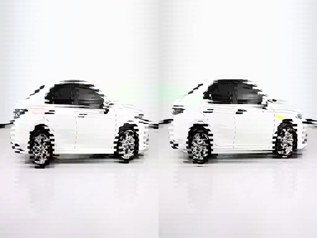 Used 2024 Toyota Camry LE image 6