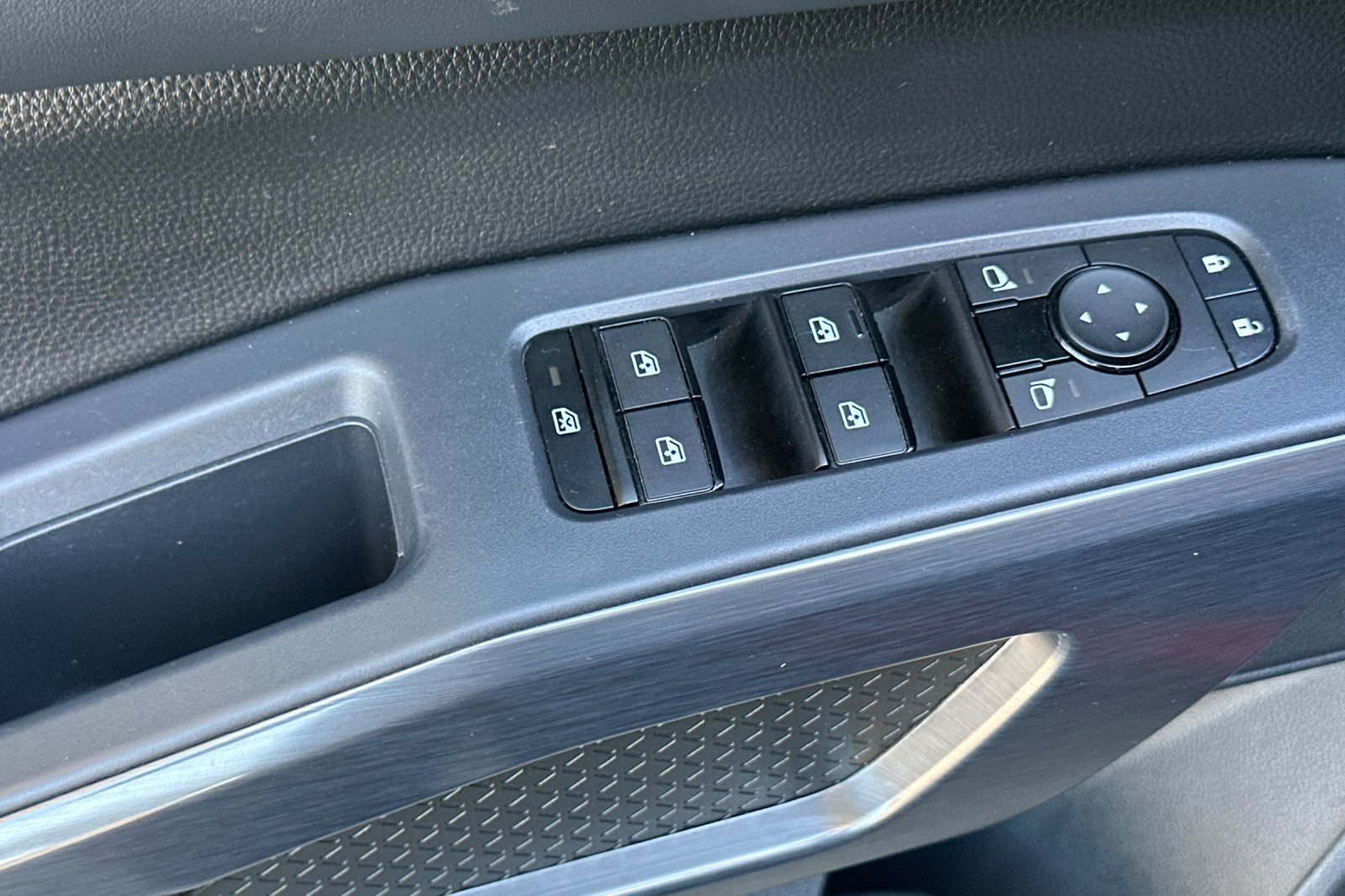 Used 2024 Nissan Pathfinder Rock Creek AWD/4WD image 12