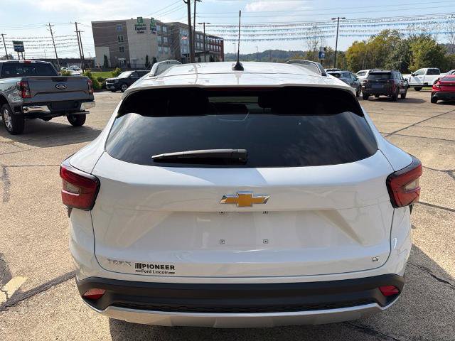Used 2026 Chevrolet Trax LT w/ LT Convenience Package FWD image 6