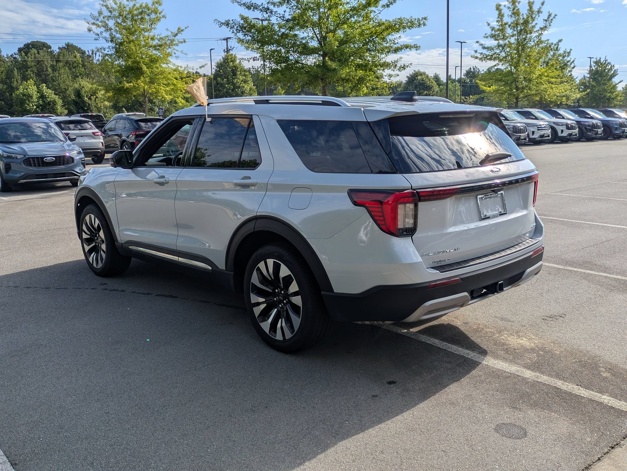 Certified 2025 Ford Explorer Platinum w/ LUX Leather Package AWD/4WD image 6