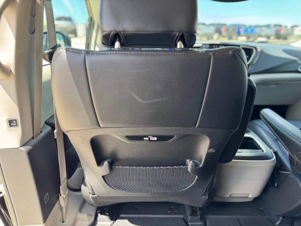 Used 2023 Chrysler Pacifica Touring-L FWD image 33