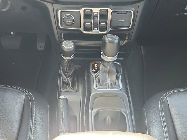Used 2021 Jeep Wrangler Unlimited Sahara w/ Cold Weather Group AWD/4WD image 18