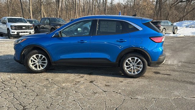 Certified 2020 Ford Escape SE image 2