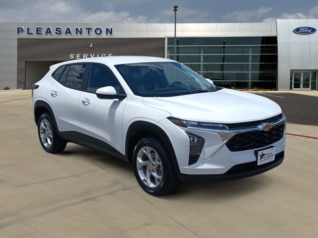 Used 2025 Chevrolet Trax LS w/ LS Convenience Package FWD image 7