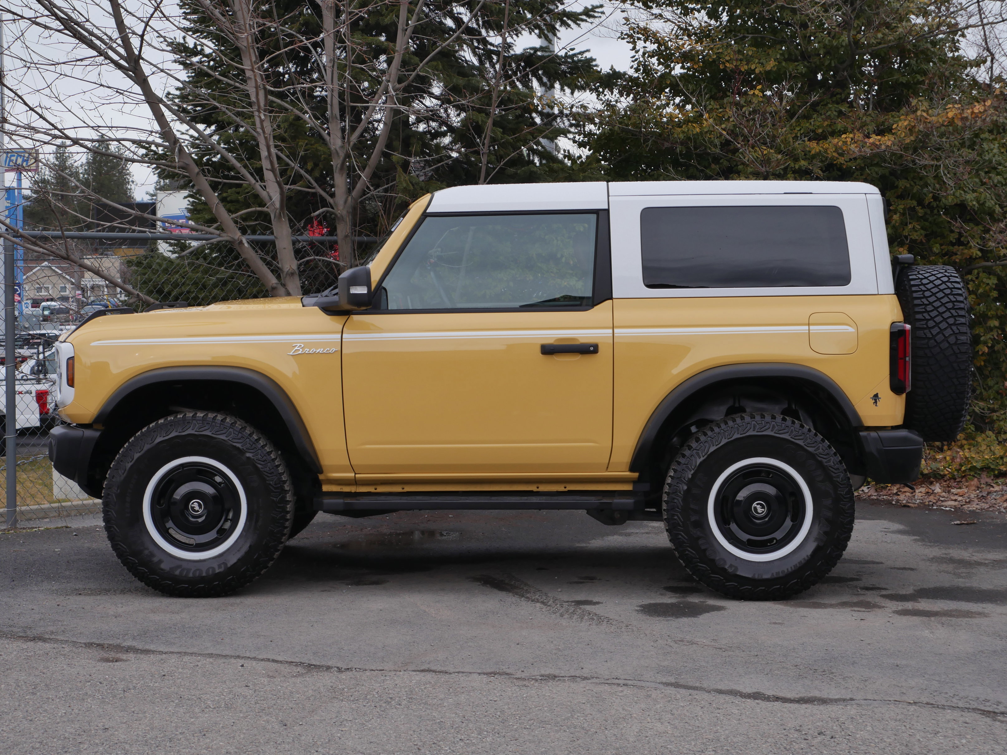 Certified 2024 Ford Bronco Heritage Edition image 5