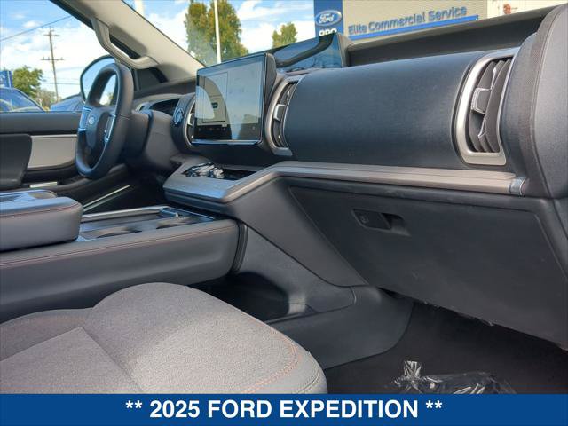 Certified 2025 Ford Expedition Active RWD image 23