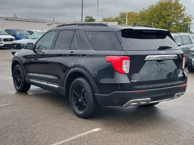 Certified 2022 Ford Explorer XLT w/ Equipment Group 202A AWD/4WD image 3