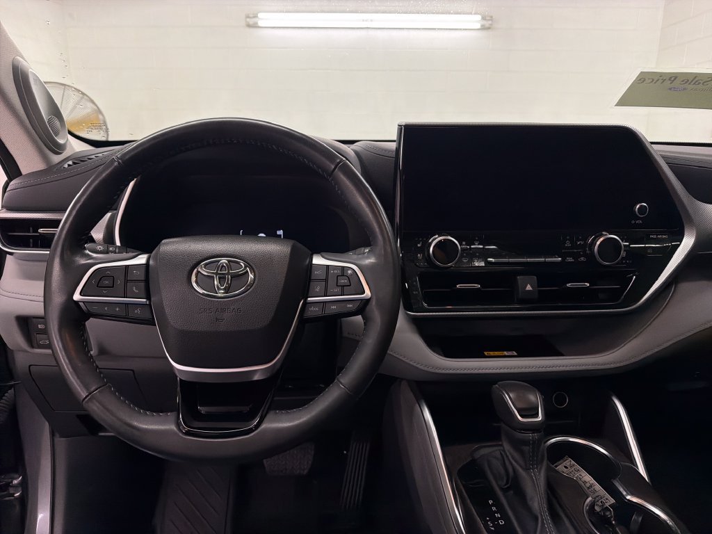 Used 2024 Toyota Highlander Platinum AWD/4WD image 9