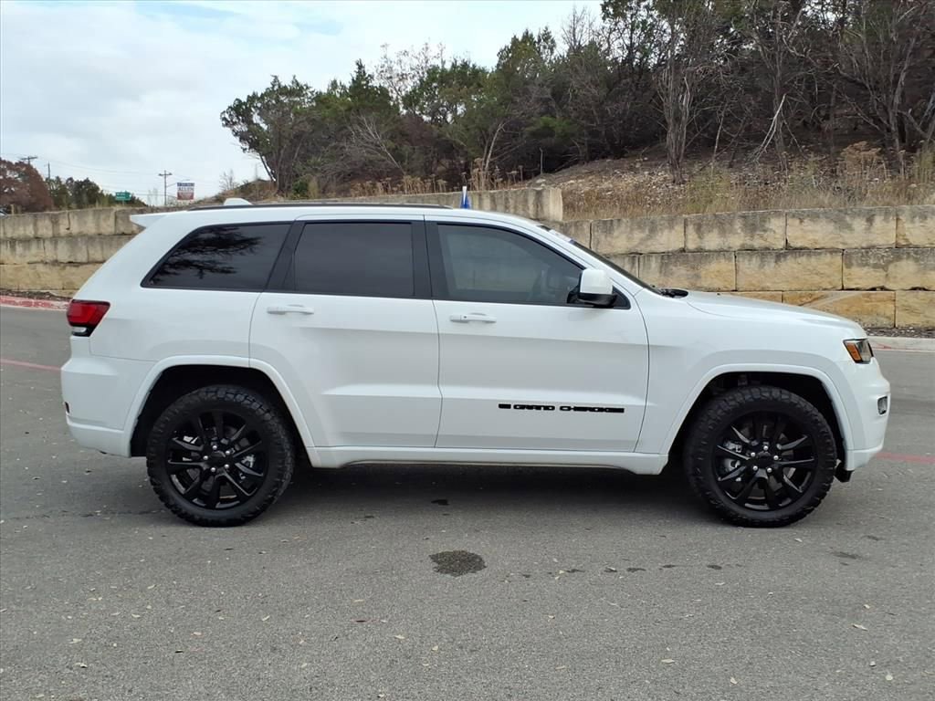 Used 2022 Jeep Grand Cherokee Laredo X image 4