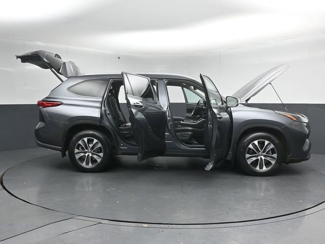 Used 2021 Toyota Highlander XLE AWD/4WD image 61