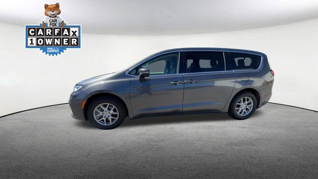 Used 2023 Chrysler Pacifica Touring-L FWD image 6