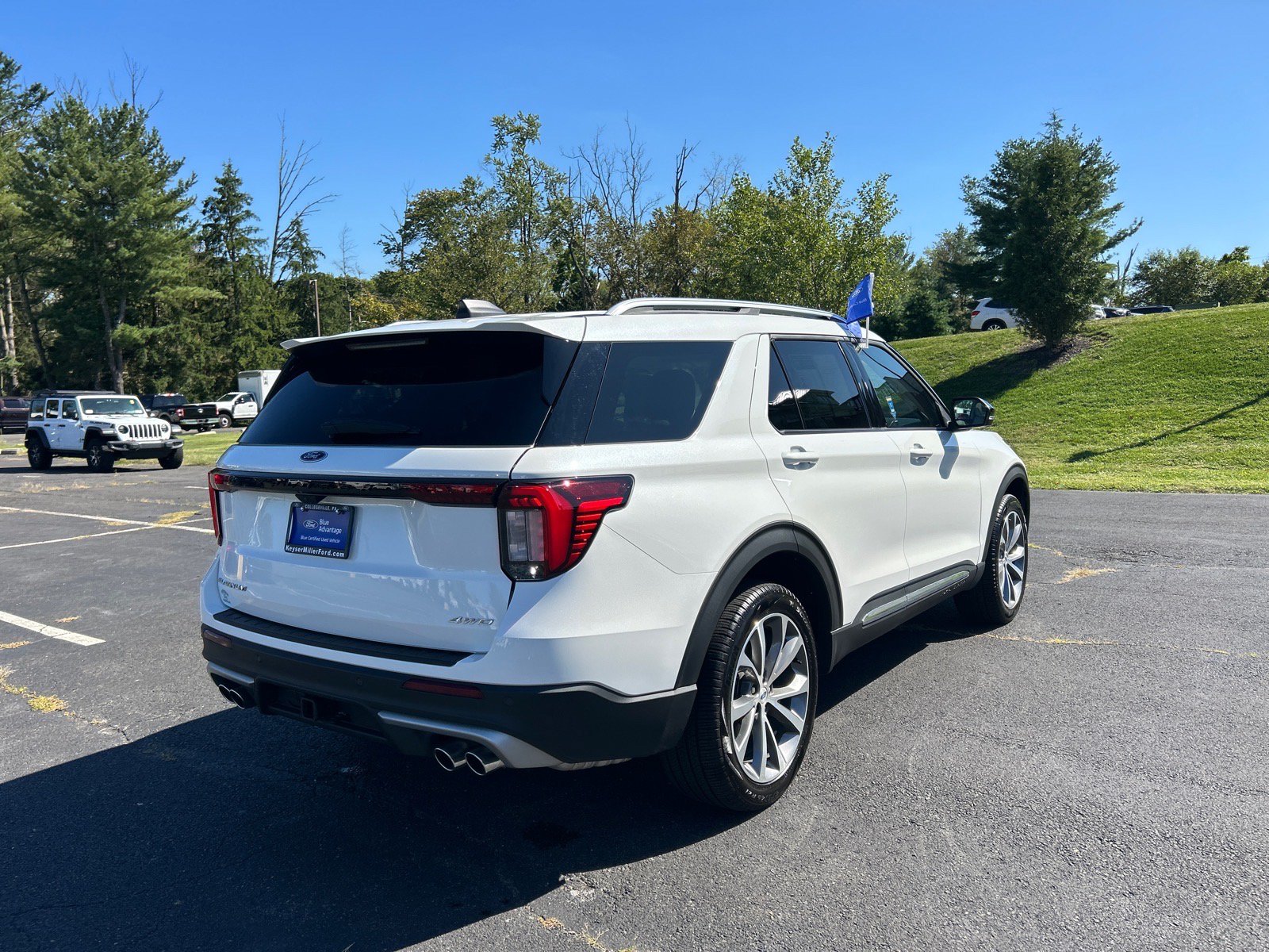 Certified 2025 Ford Explorer Platinum w/ Ultimate Package AWD/4WD image 17
