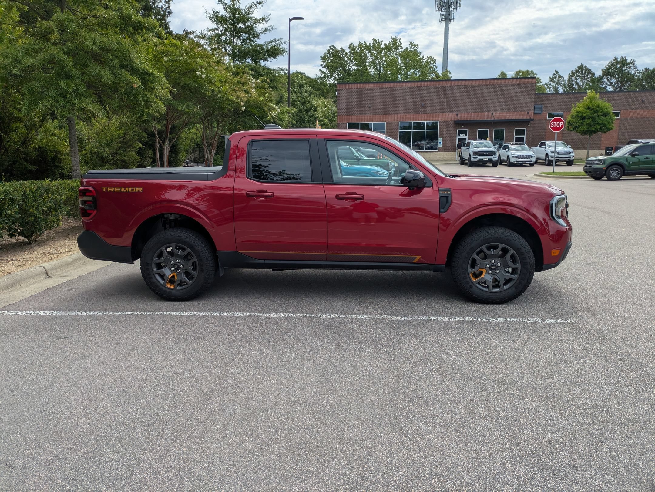 Certified 2025 Ford Maverick Tremor AWD/4WD image 3