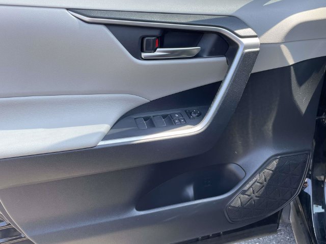Used 2019 Toyota RAV4 XLE Premium FWD image 12