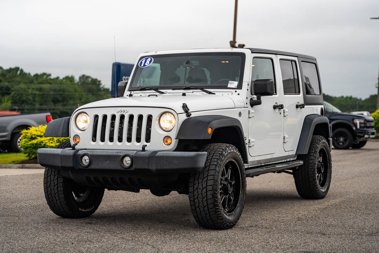 Used 2018 Jeep Wrangler Unlimited Sport S AWD/4WD image 3
