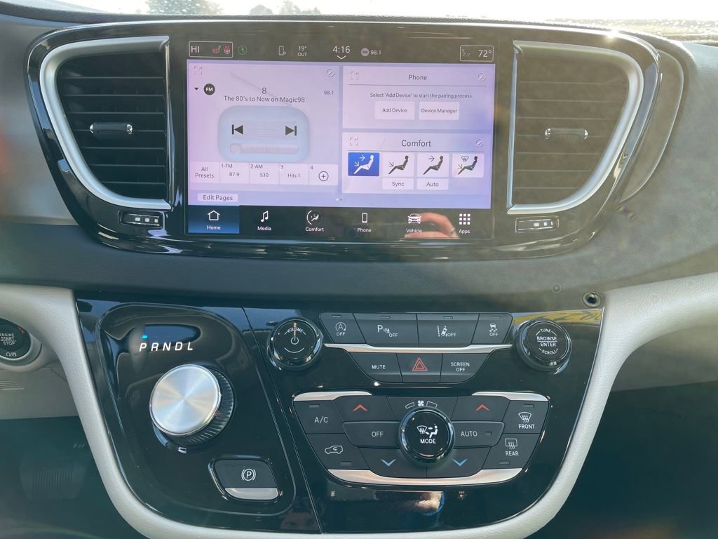 Used 2023 Chrysler Pacifica Touring-L image 20