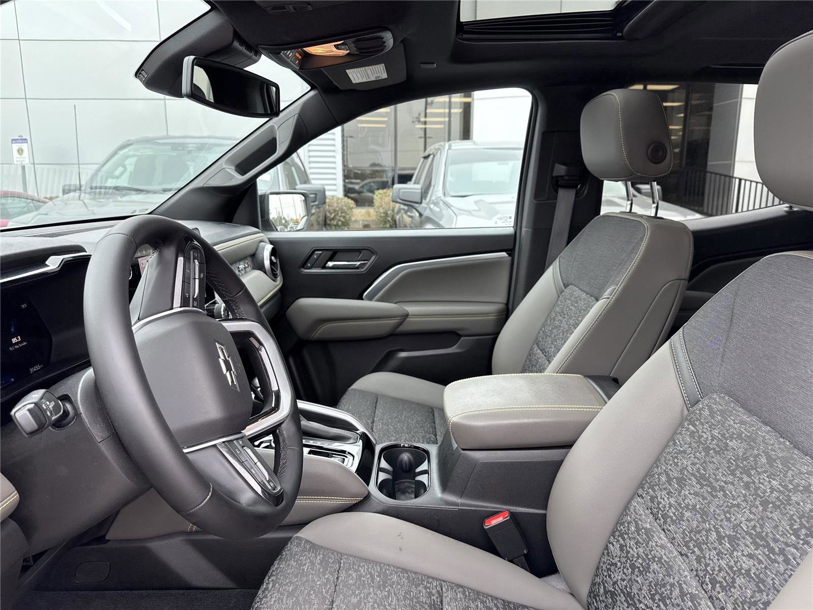 Used 2024 Chevrolet Colorado ZR2 w/ Technology Package image 18