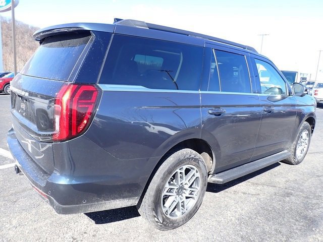 Certified 2025 Ford Expedition Active image 4