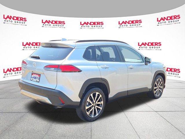 Used 2024 Toyota Corolla Cross XLE FWD image 3