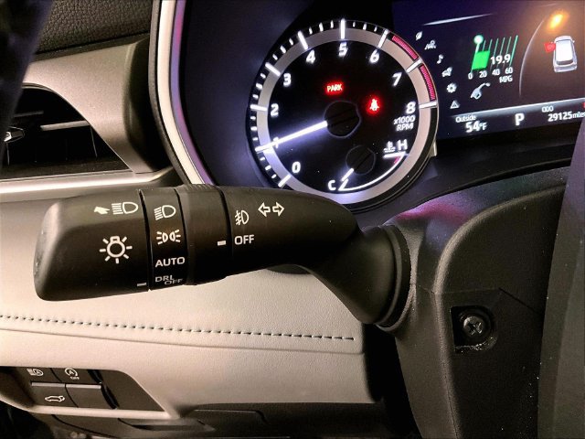 Used 2024 Toyota Highlander XLE AWD/4WD image 30