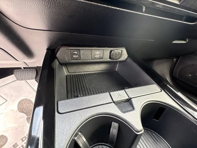 Used 2025 Toyota Prius LE FWD image 17