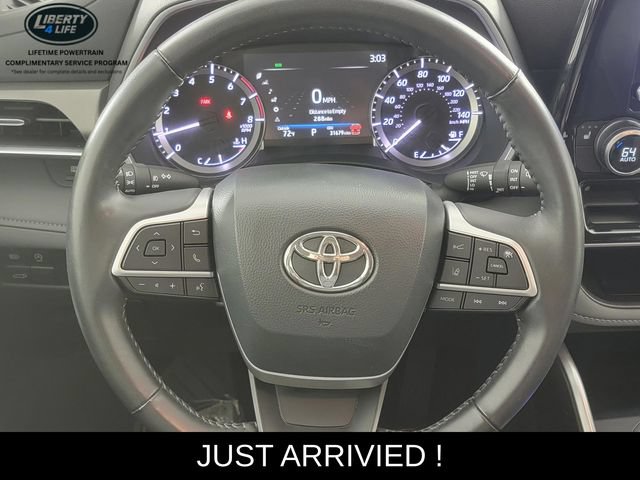 Used 2025 Toyota Highlander XLE AWD/4WD image 25