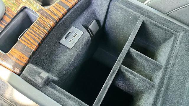 Used 2024 Cadillac Escalade Premium Luxury image 21