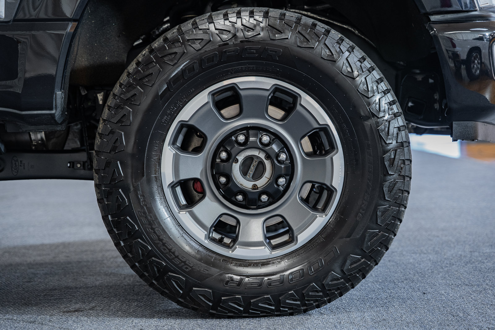 Certified 2024 Ford F350 Platinum w/ Tremor Off-Road Package AWD/4WD image 18
