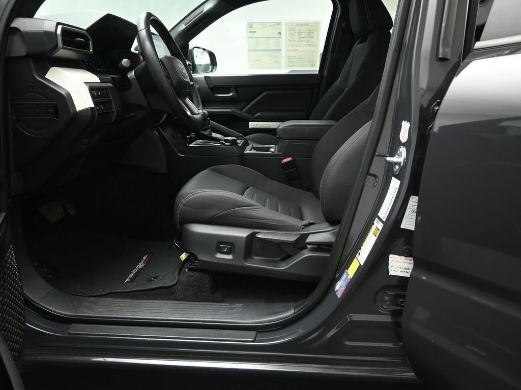 Used 2024 Toyota Tacoma TRD Off-Road image 33