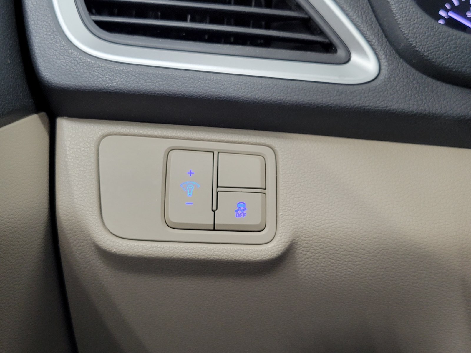 Used 2022 Hyundai Accent Limited FWD image 15