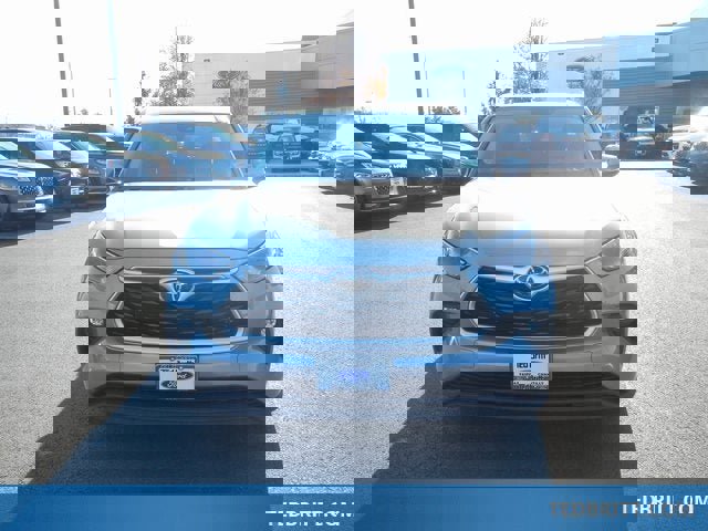 Used 2022 Toyota Highlander XLE image 2