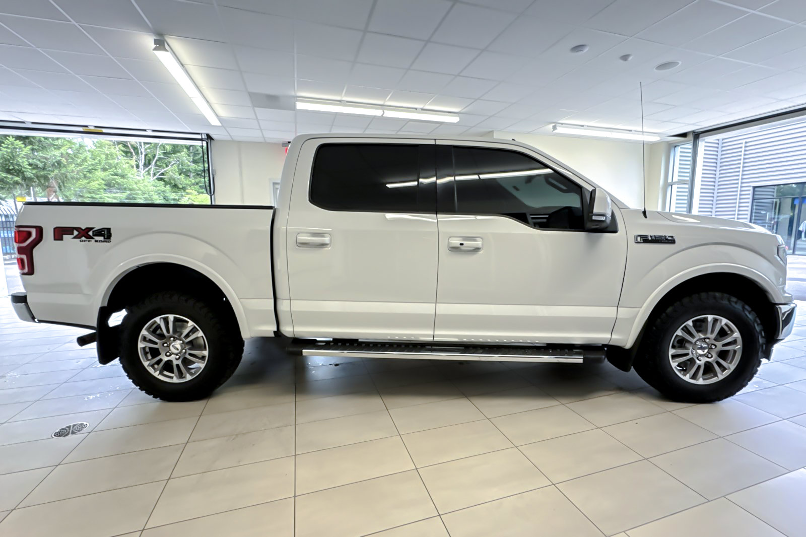 Certified 2019 Ford F150 Lariat w/ FX4 Off-Road Package AWD/4WD image 3