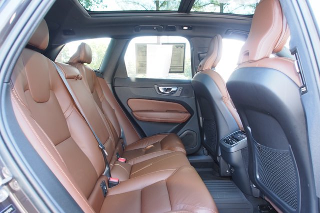 Used 2023 Volvo XC60 B5 Ultimate w/ Protection Package Premier FWD image 15