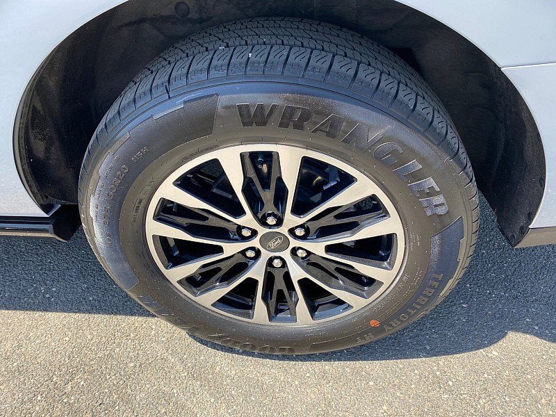 Certified 2025 Ford Expedition Platinum AWD/4WD image 13