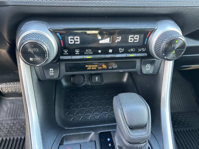 Used 2020 Toyota RAV4 XLE FWD image 32