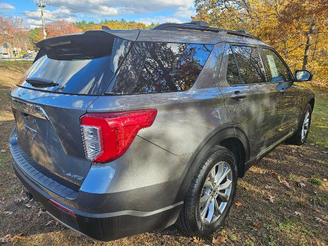Certified 2022 Ford Explorer XLT w/ Equipment Group 202A image 5