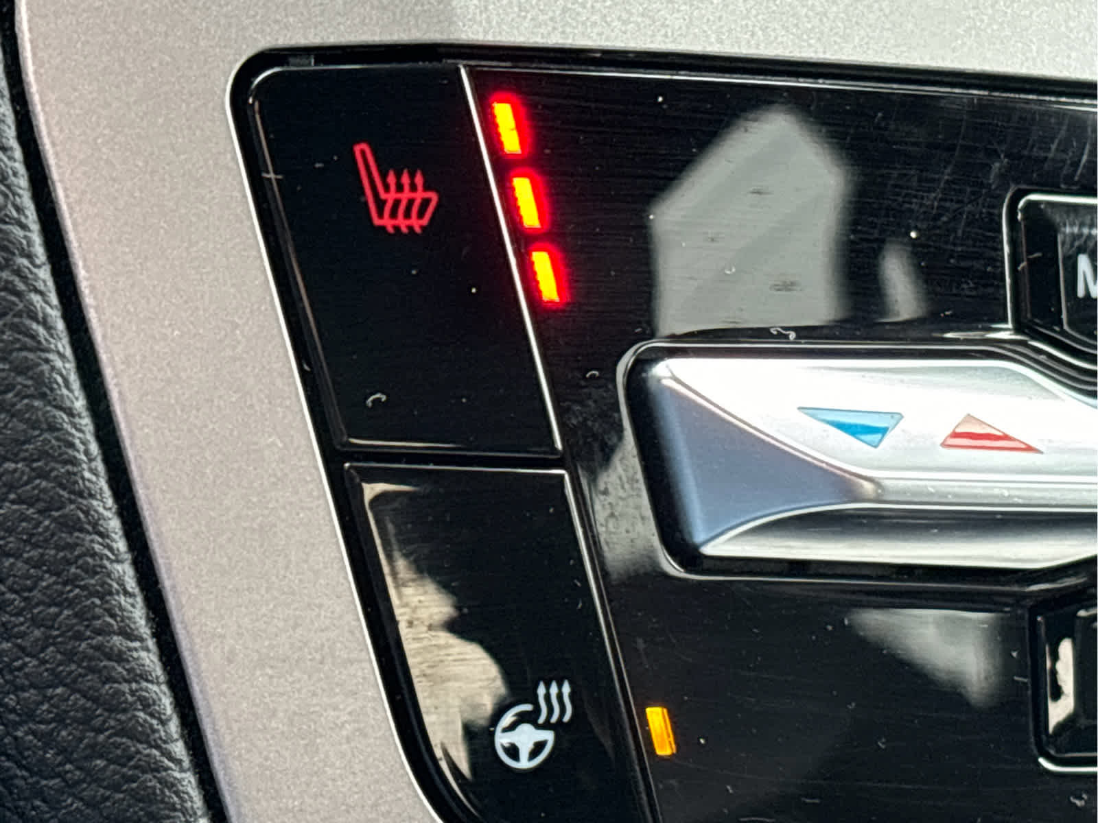 Certified 2022 Ford Explorer XLT w/ Equipment Group 202A image 22