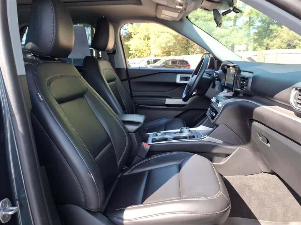 Certified 2022 Ford Explorer XLT w/ Equipment Group 202A AWD/4WD image 10