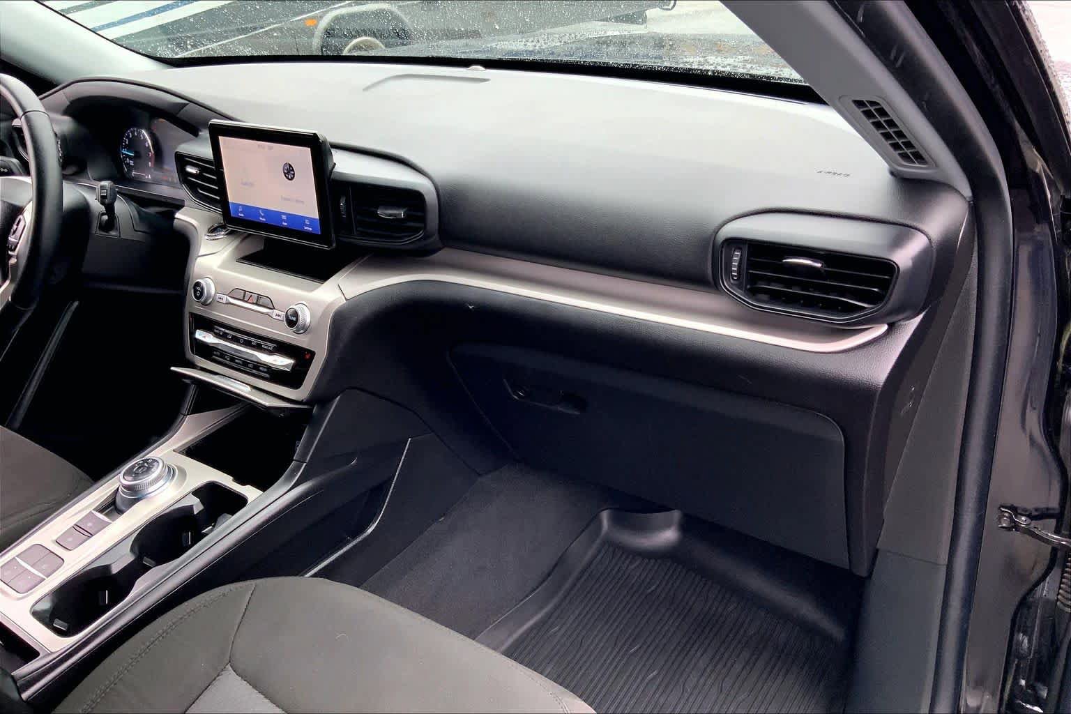 Certified 2022 Ford Explorer XLT RWD image 17