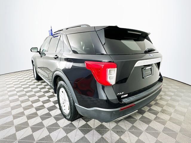 Certified 2022 Ford Explorer XLT w/ Equipment Group 202A image 3
