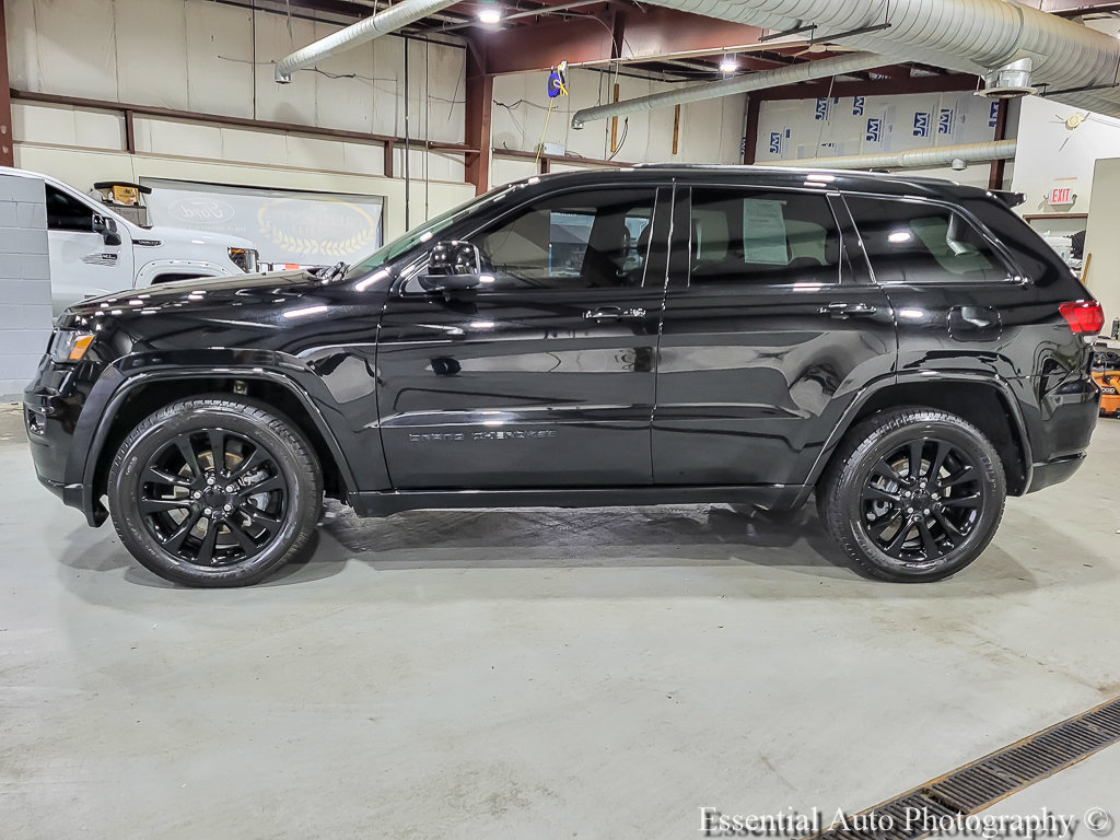 Used 2018 Jeep Grand Cherokee Altitude AWD/4WD image 4