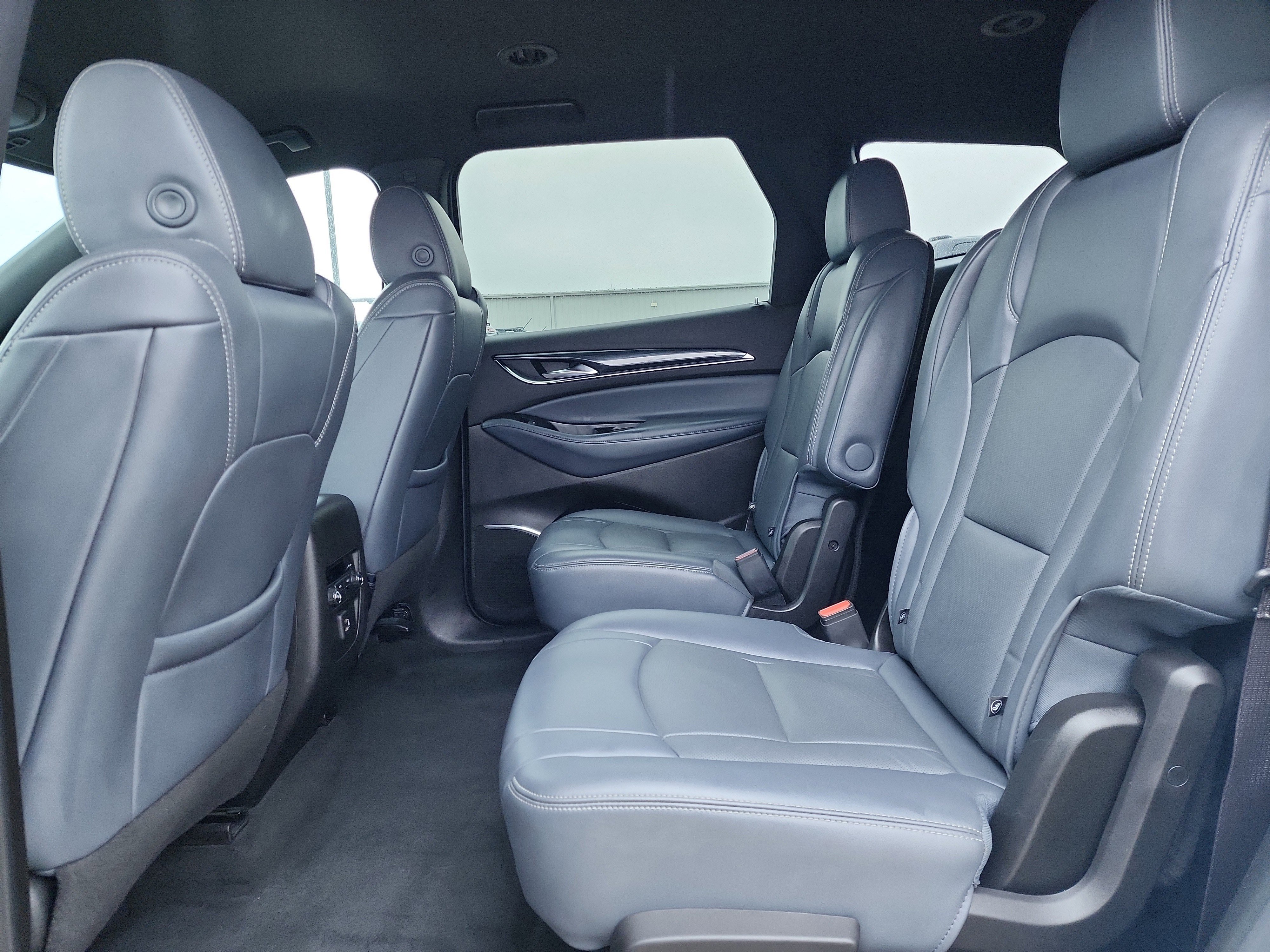 Used 2023 Buick Enclave Essence image 11