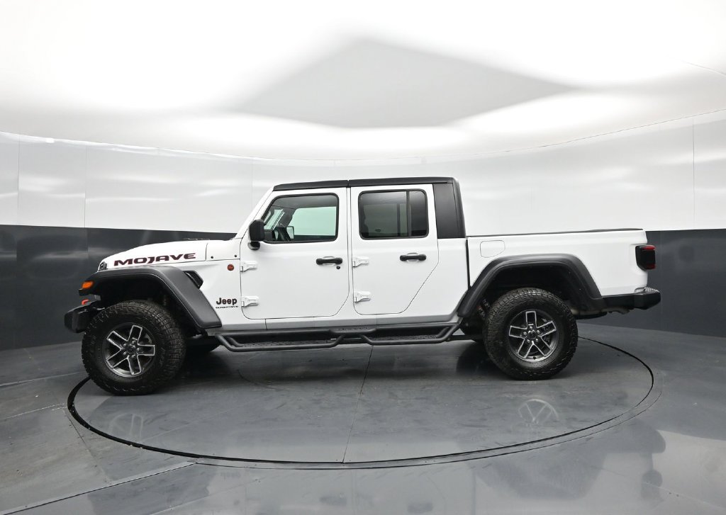 Used 2024 Jeep Gladiator Mojave AWD/4WD image 31