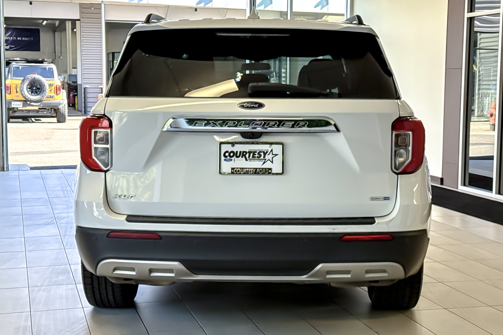 Certified 2020 Ford Explorer XLT w/ Equipment Group 202A AWD/4WD image 5