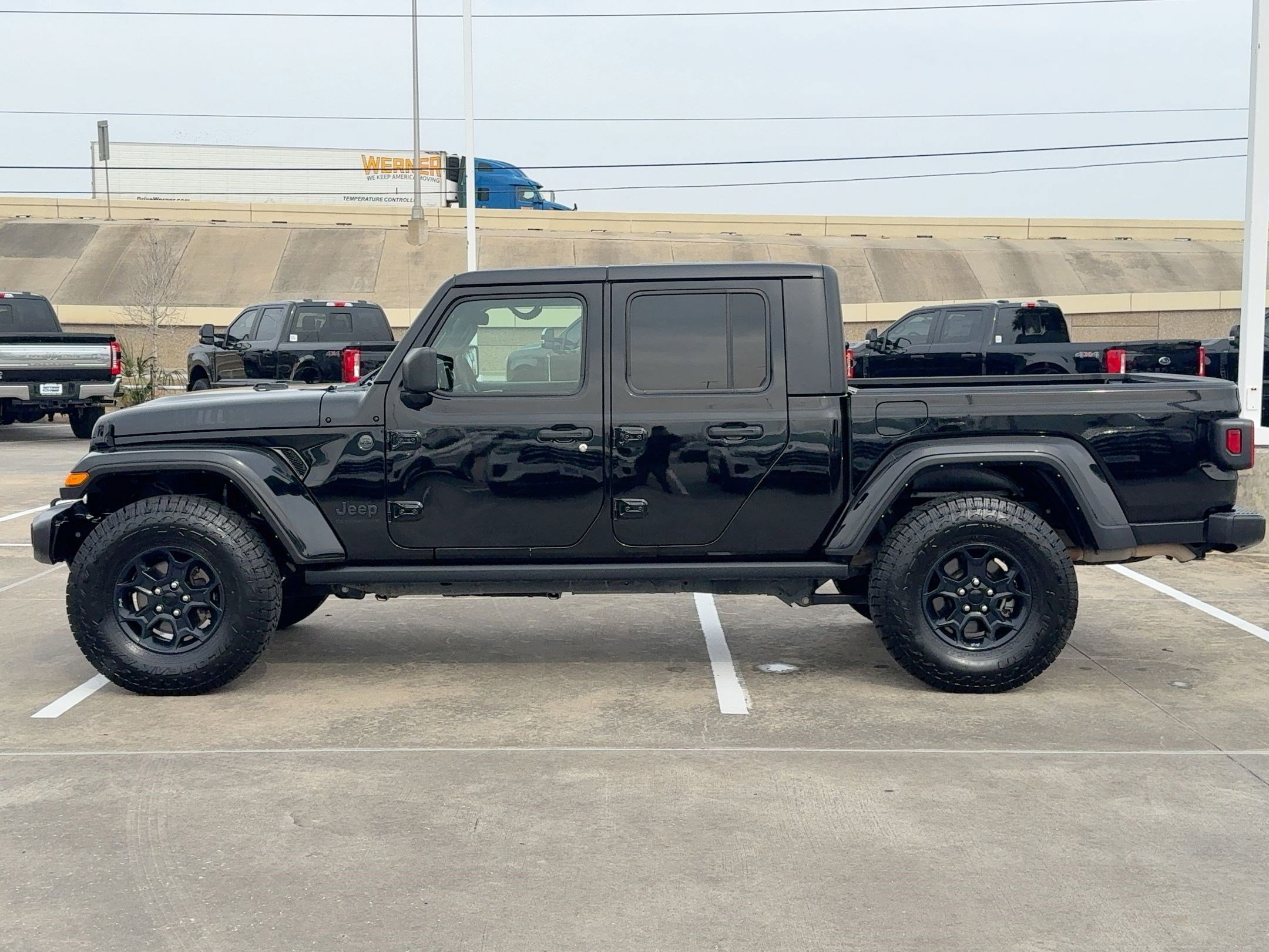 Used 2023 Jeep Gladiator Willys image 2