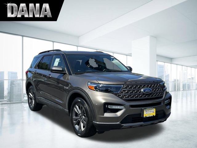 Certified 2021 Ford Explorer XLT w/ Equipment Group 202A AWD/4WD image 1