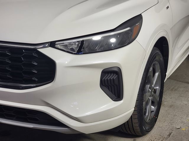 Certified 2024 Ford Escape ST-Line w/ Tech Pack #1 AWD/4WD image 9