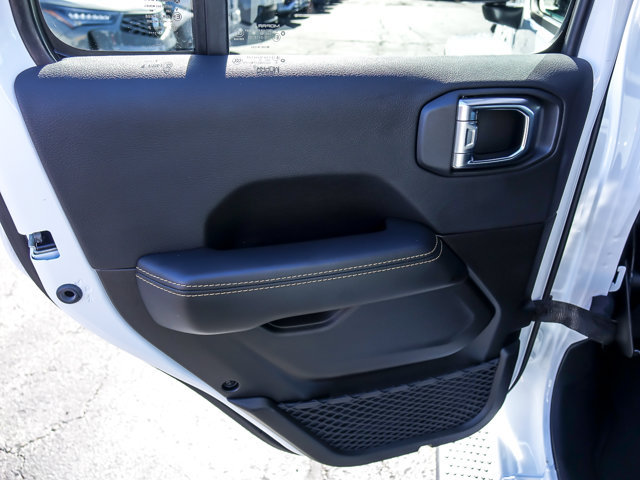 Used 2026 Jeep Wrangler Unlimited Sahara AWD/4WD image 22