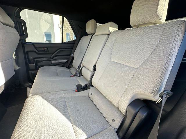 Used 2025 Toyota 4Runner SR5 AWD/4WD image 23