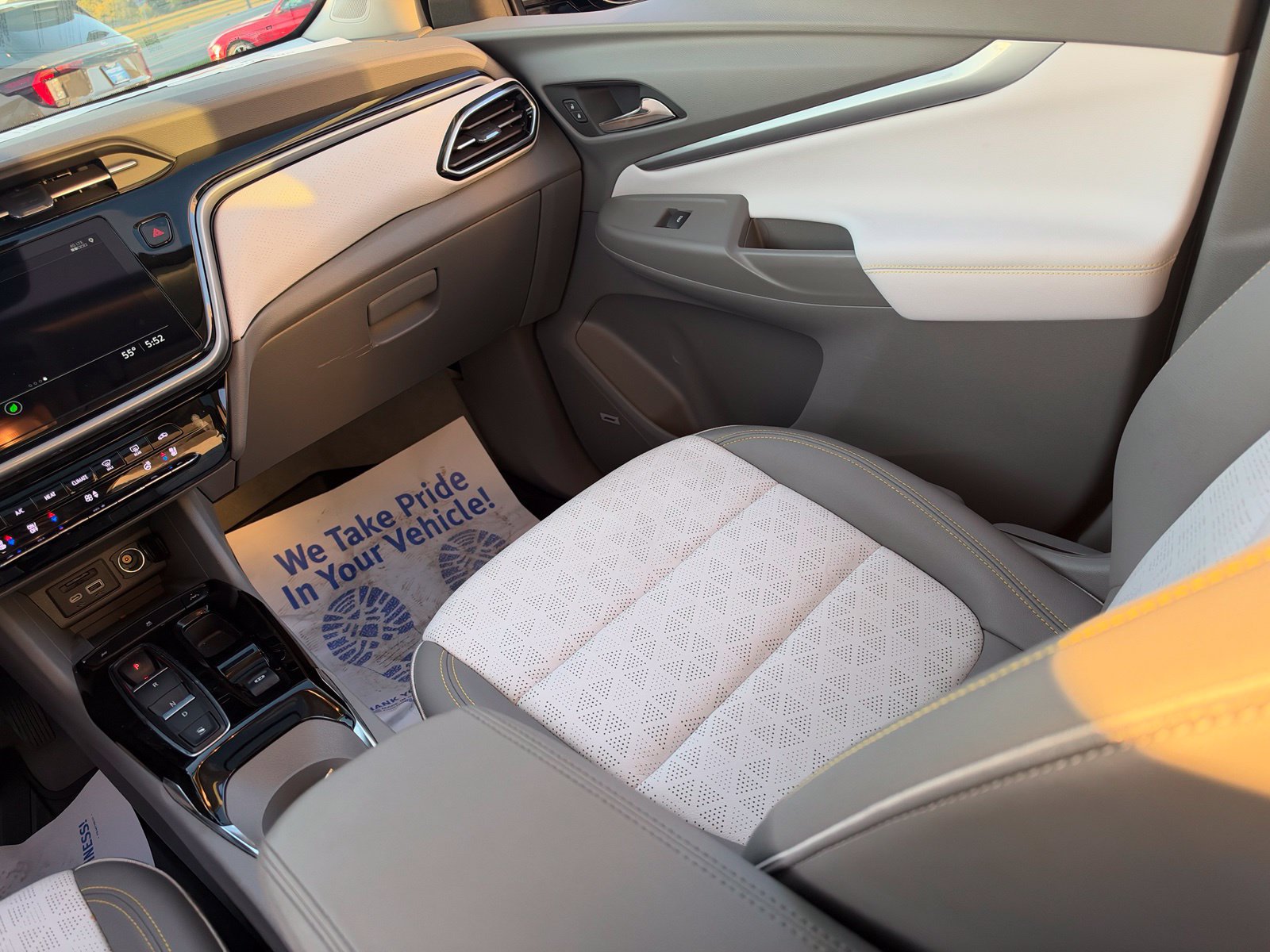 Used 2023 Chevrolet Bolt EUV Premier w/ Sun & Sound Package FWD image 37